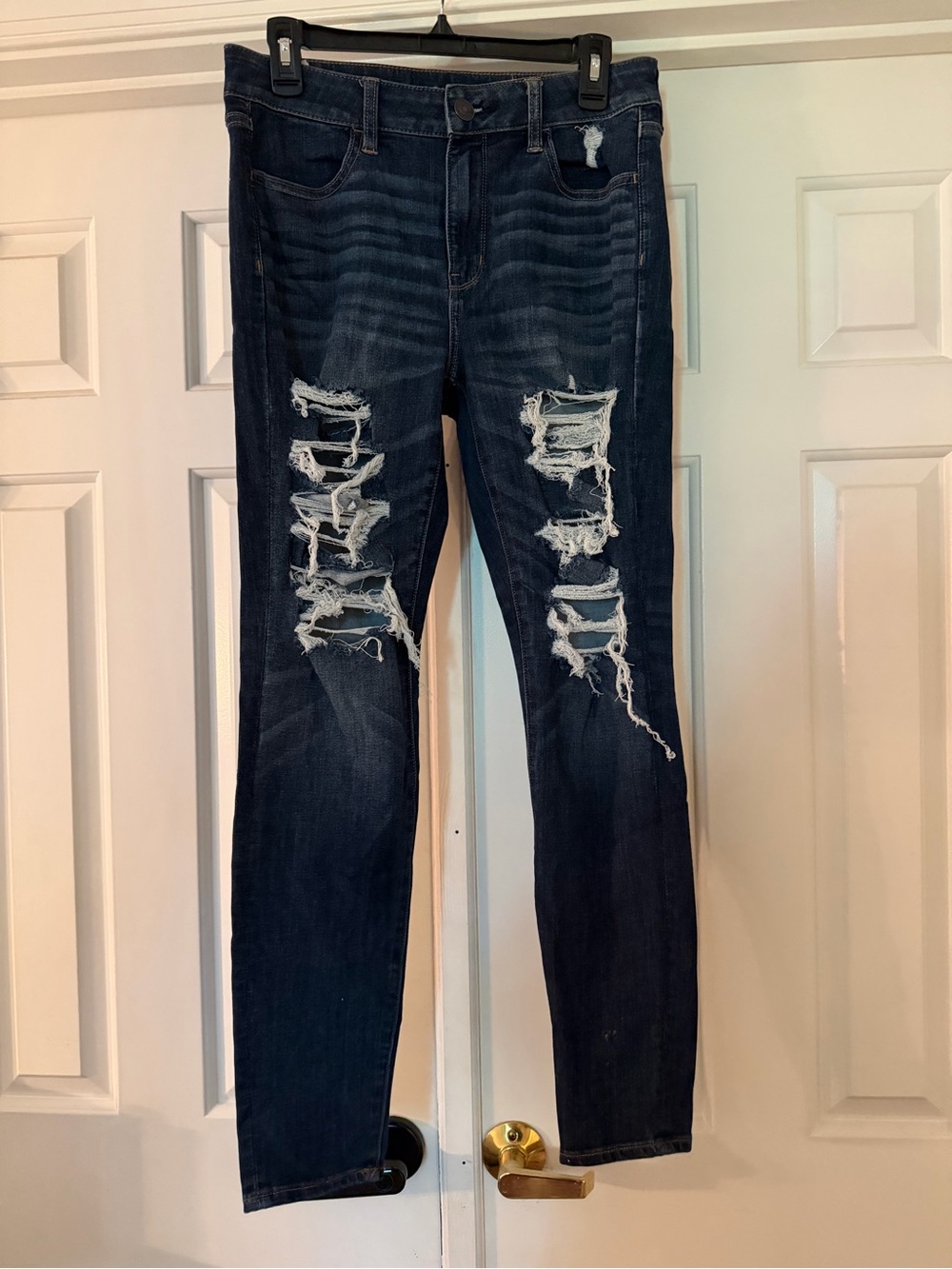 American Eagle Outfitters Women’s Dark Blue Distressed Skinny Jeans